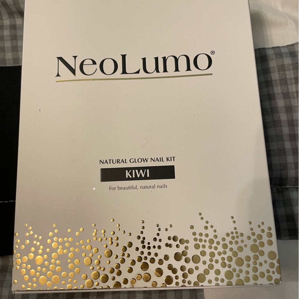 New NeoLumo natural glow nail kit